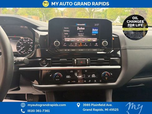 Used 2025 Nissan Pathfinder SV AWD/4WD image 19