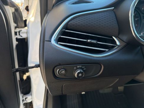 Used 2018 Chevrolet Malibu LT image 28