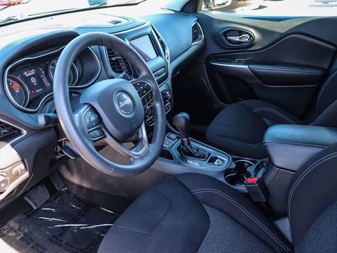 Used 2019 Jeep Cherokee Latitude w/ Popular Appearance Group FWD image 16