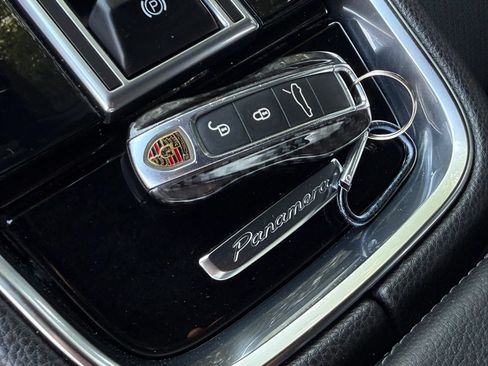 Used 2017 Porsche Panamera RWD image 27