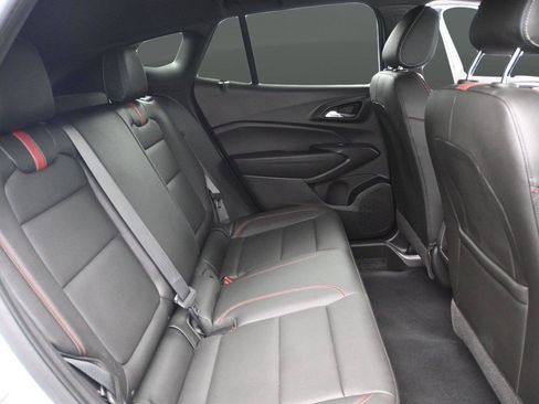 Used 2025 Chevrolet Trax RS w/ Sunroof Package FWD image 19