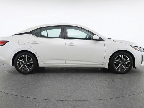 Used 2025 Nissan Sentra SV FWD image 11