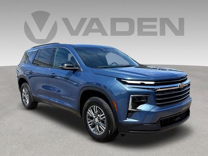 Used 2025 Chevrolet Traverse LT