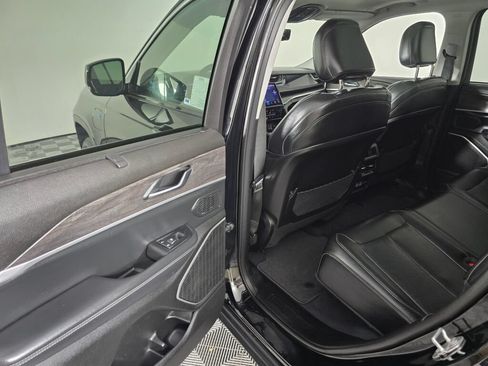 Used 2022 Jeep Grand Cherokee Limited 4xe w/ Luxury Tech Group II AWD/4WD image 37