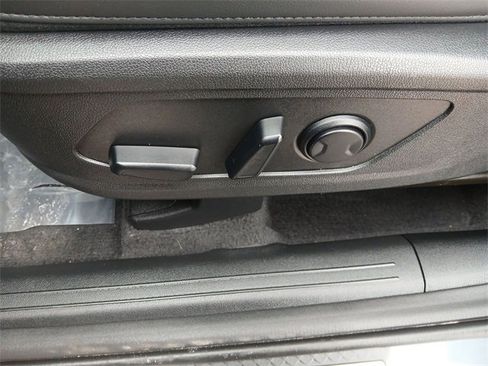 Certified 2023 Kia Sorento SX image 12