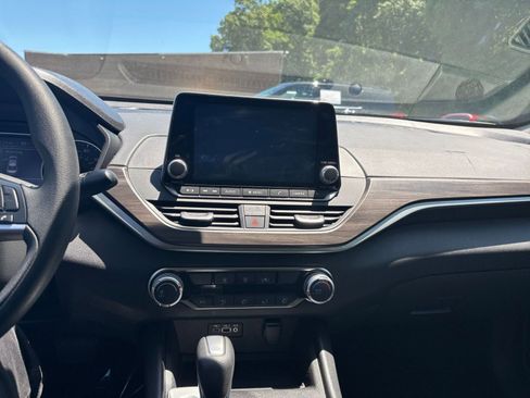 Used 2025 Nissan Altima 2.5 SV FWD image 17