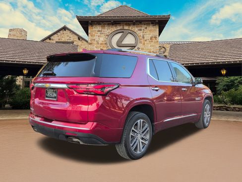 Used 2023 Chevrolet Traverse High Country image 2