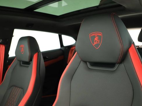 Used 2025 Lamborghini Urus SE AWD/4WD image 26