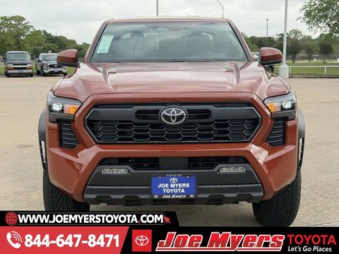 Certified 2025 Toyota Tacoma TRD Off-Road image 3