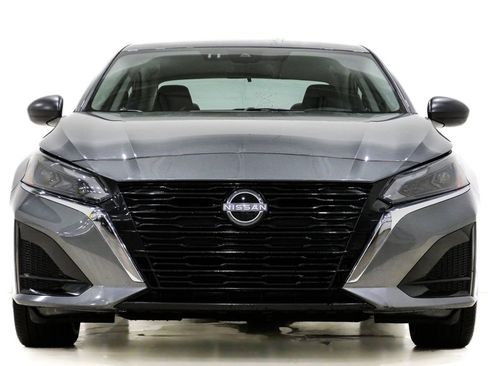 Used 2025 Nissan Altima 2.5 SV image 2