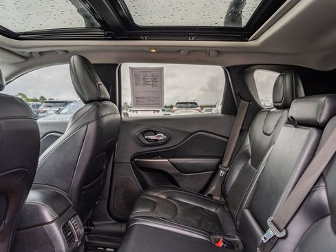 Used 2019 Jeep Cherokee Limited AWD/4WD image 17