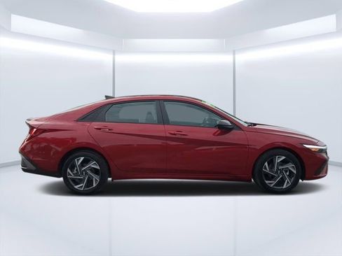 Used 2025 Hyundai Elantra Sport image 2