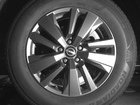 Used 2025 Nissan Pathfinder SV image 14