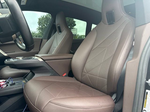 Used 2022 BMW iX xDrive50 w/ Sport Package AWD/4WD image 6