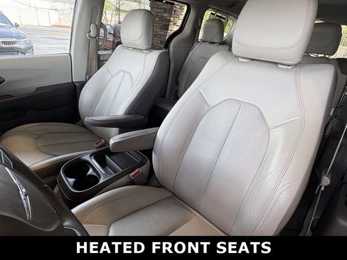 Used 2017 Chrysler Pacifica Touring-L w/ Tire & Wheel Group image 23