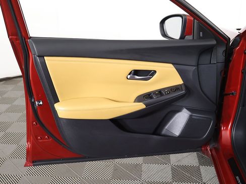 Used 2021 Nissan Sentra SV w/ SV Premium Package image 23