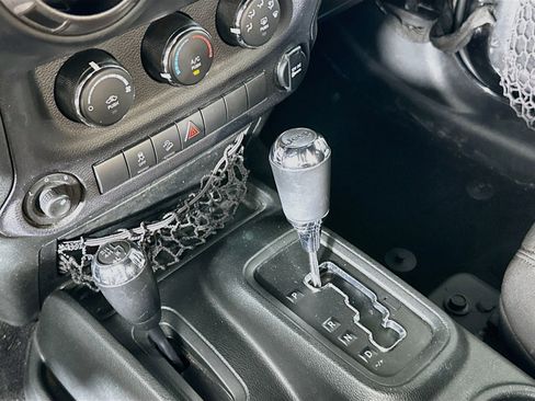 Used 2018 Jeep Wrangler Unlimited Sport S AWD/4WD image 21