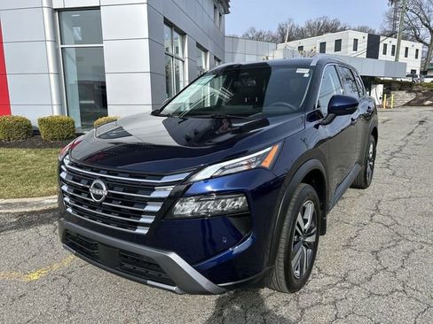 Certified 2025 Nissan Rogue SL AWD/4WD image 4