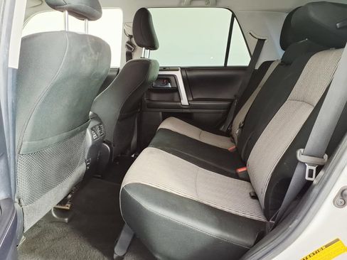 Used 2016 Toyota 4Runner SR5 AWD/4WD image 8