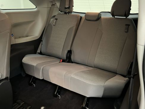 Used 2024 Toyota Sienna LE image 24