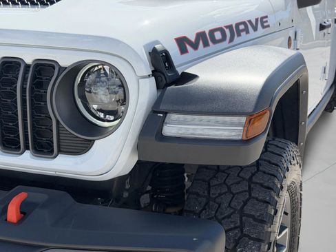 Used 2025 Jeep Gladiator Mojave w/ Convenience Group AWD/4WD image 36