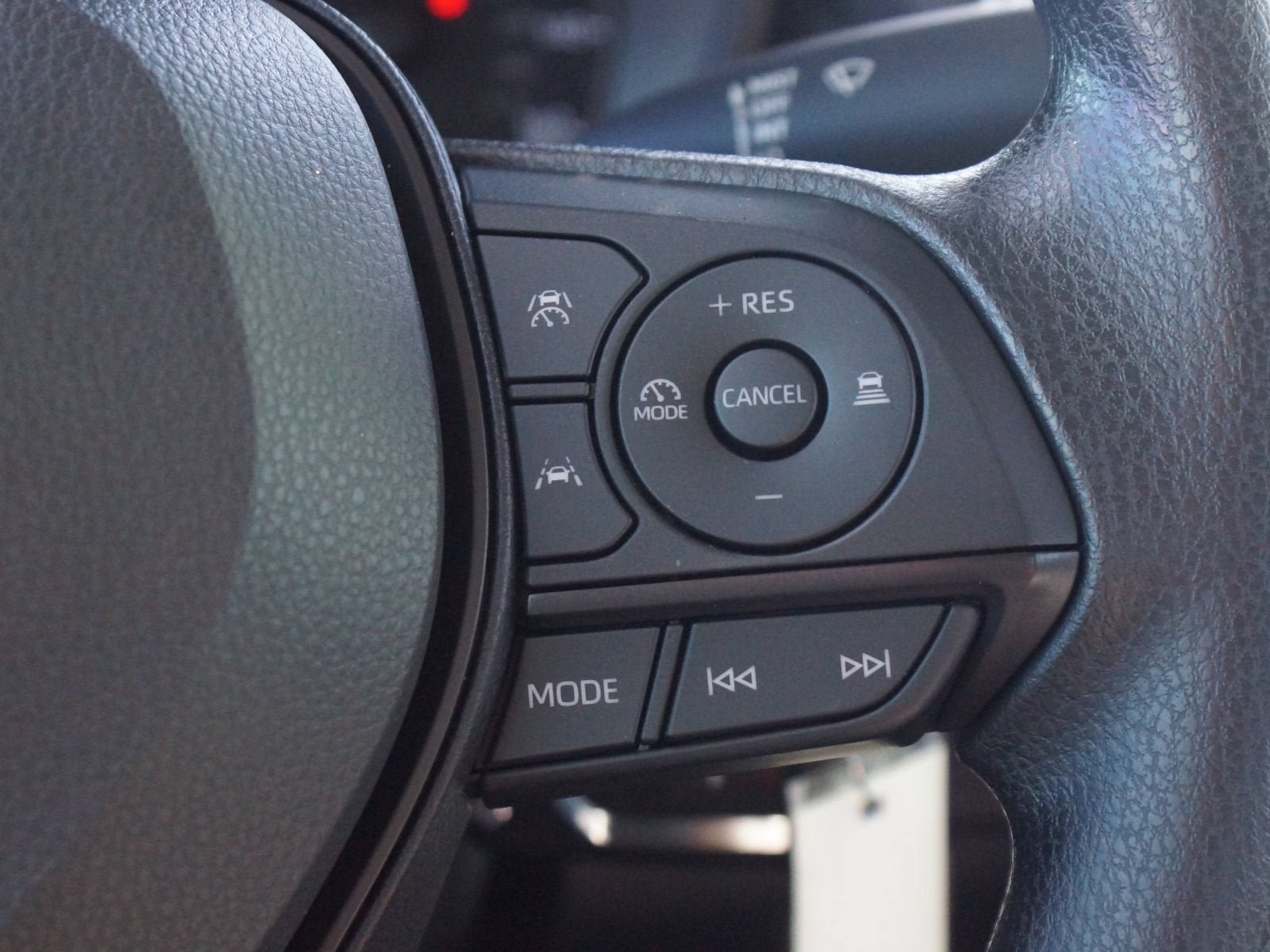 Used 2025 Toyota Corolla LE FWD image 9