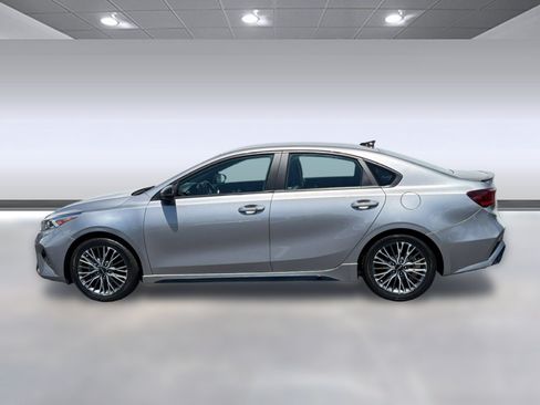 Used 2023 Kia Forte GT-Line FWD image 2