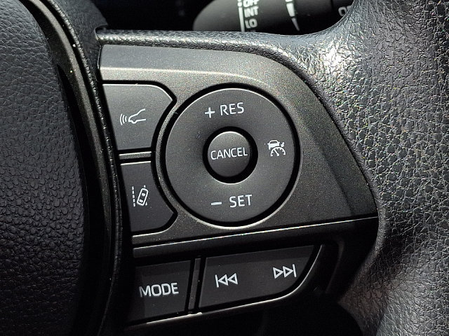Used 2025 Toyota RAV4 XLE AWD/4WD image 21