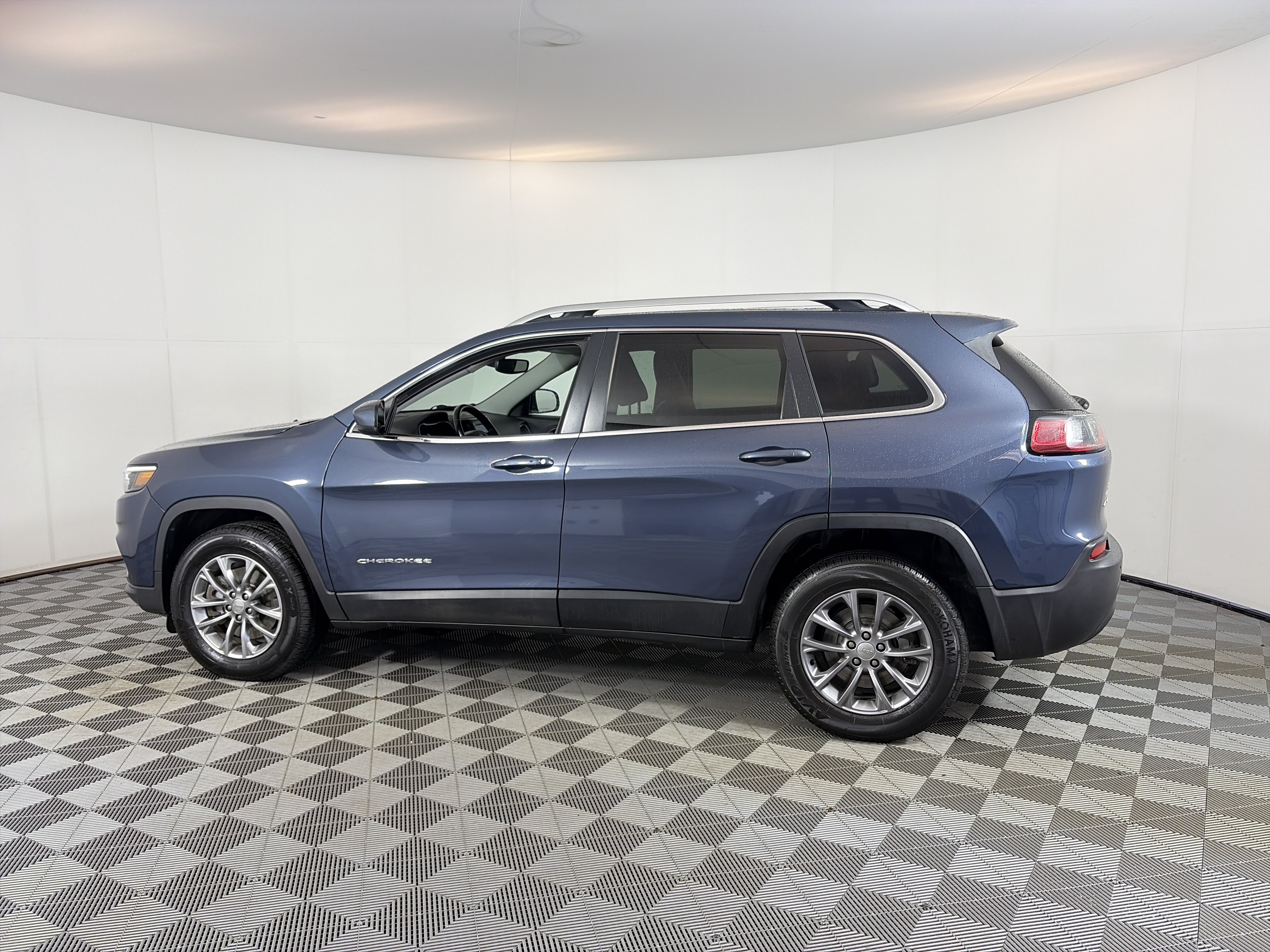 Used 2021 Jeep Cherokee Latitude Lux w/ Sun & Sound Group AWD/4WD image 8