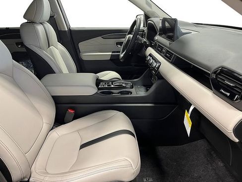 New 2026 Honda Pilot Touring image 27