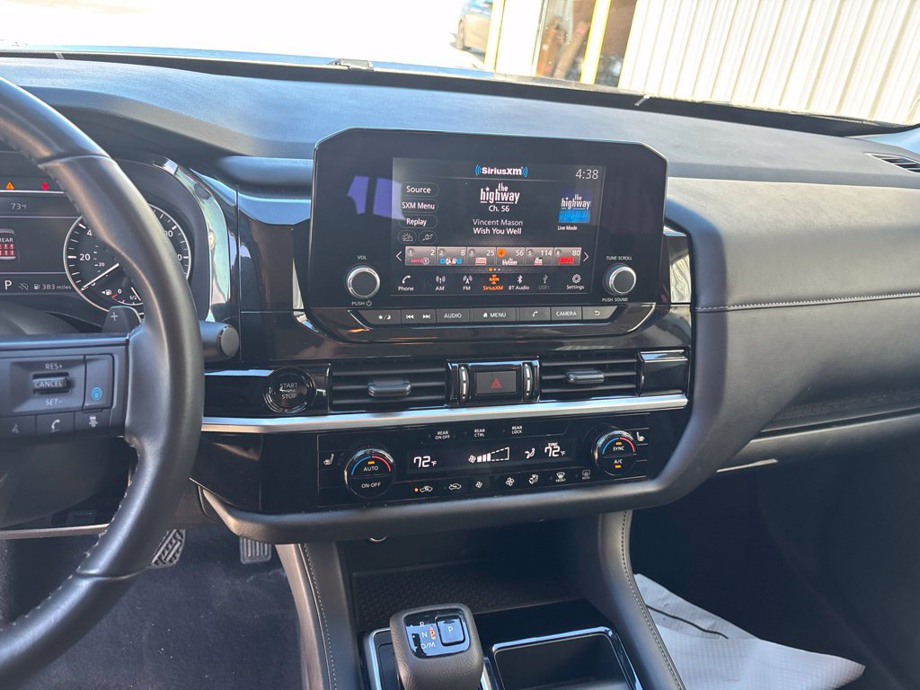 Used 2025 Nissan Pathfinder SV AWD/4WD image 16