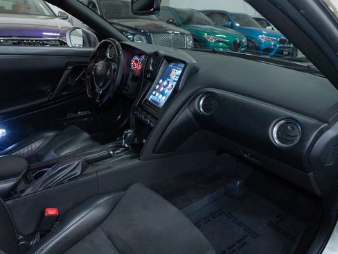 Used 2009 Nissan GT-R Premium AWD/4WD image 38
