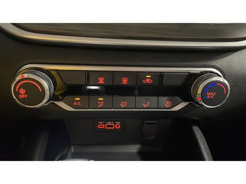 Used 2024 Nissan Altima 2.5 SV FWD image 32