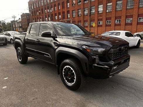 Used 2024 Toyota Tacoma TRD Off-Road AWD/4WD image 3