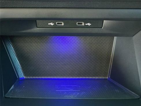 Used 2022 Volkswagen Golf R image 19