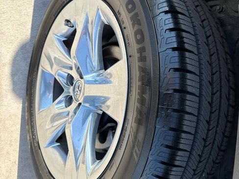 Used 2014 Toyota Highlander Limited image 18