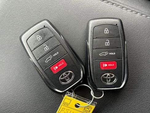 Used 2023 Toyota Venza Limited AWD/4WD image 29