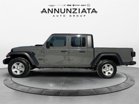 Used 2023 Jeep Gladiator Sport image 2