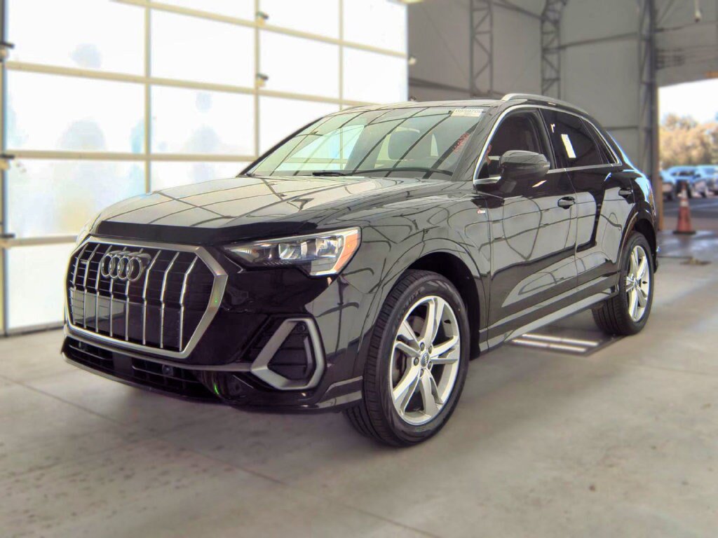 Used 2020 Audi Q3 2.0T Premium w/ Convenience Package AWD/4WD image 2