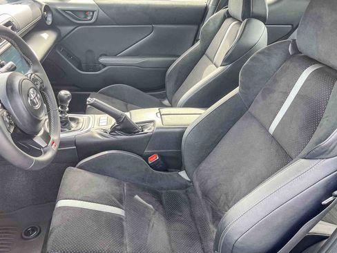 Used 2024 Toyota GR86 Premium image 16