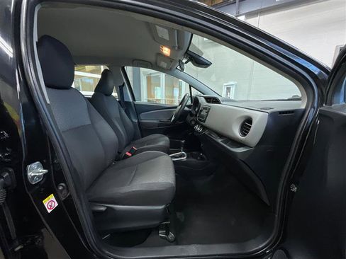 Used 2017 Toyota Yaris L image 24