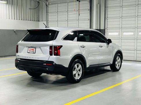 Used 2022 Kia Sorento LX image 18