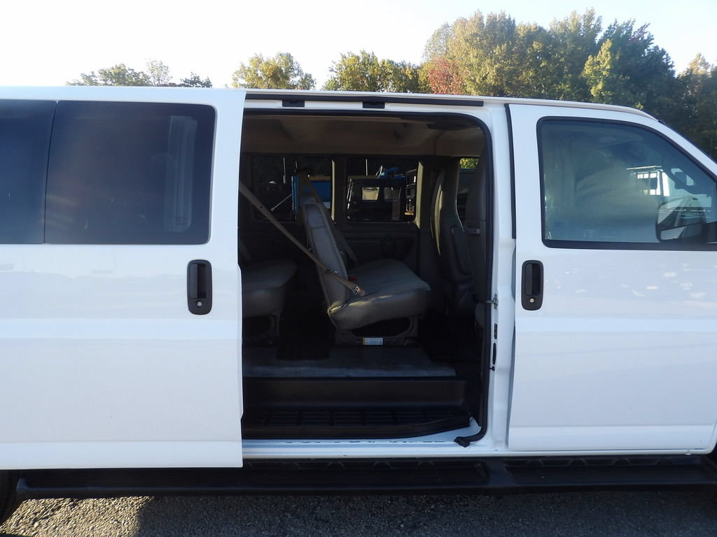 Used 2025 Chevrolet Express 3500 LT w/ LT Preferred Equipment Group RWD image 25