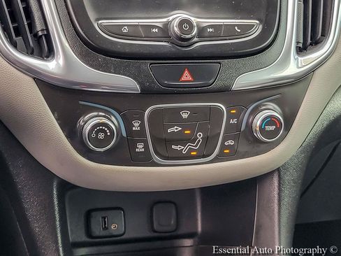 Used 2018 Chevrolet Equinox LS FWD image 21