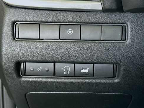 Used 2023 Nissan Rogue SV w/ SV Premium B Package image 17