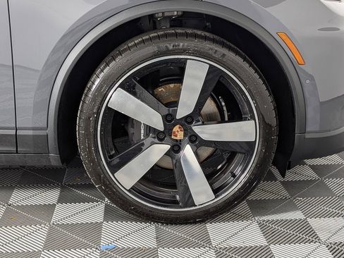 New 2025 Porsche Macan 4 Electric image 14