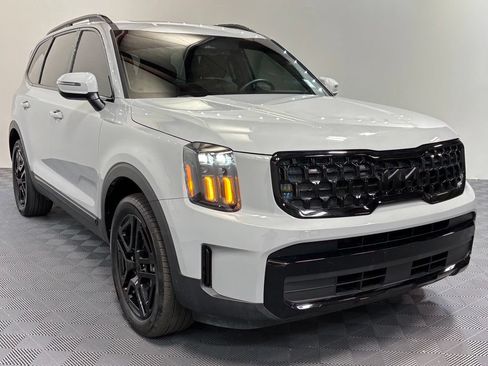 Used 2025 Kia Telluride EX X-Line AWD/4WD image 3