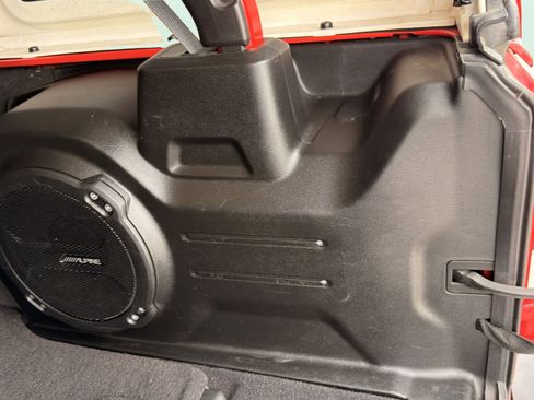 Used 2018 Jeep Wrangler Unlimited Sahara w/ Uconnect 4C Nav & Sound Group AWD/4WD image 33