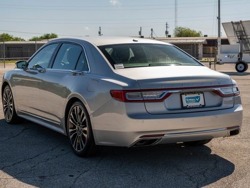 Used 2017 Lincoln Continental Select image 5