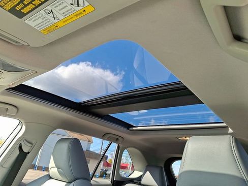 Used 2019 Toyota RAV4 Limited image 17